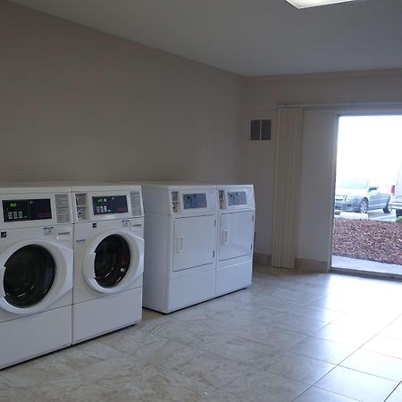 מלון North Highlands Ramada By Wyndham Sacramento מראה חיצוני תמונה