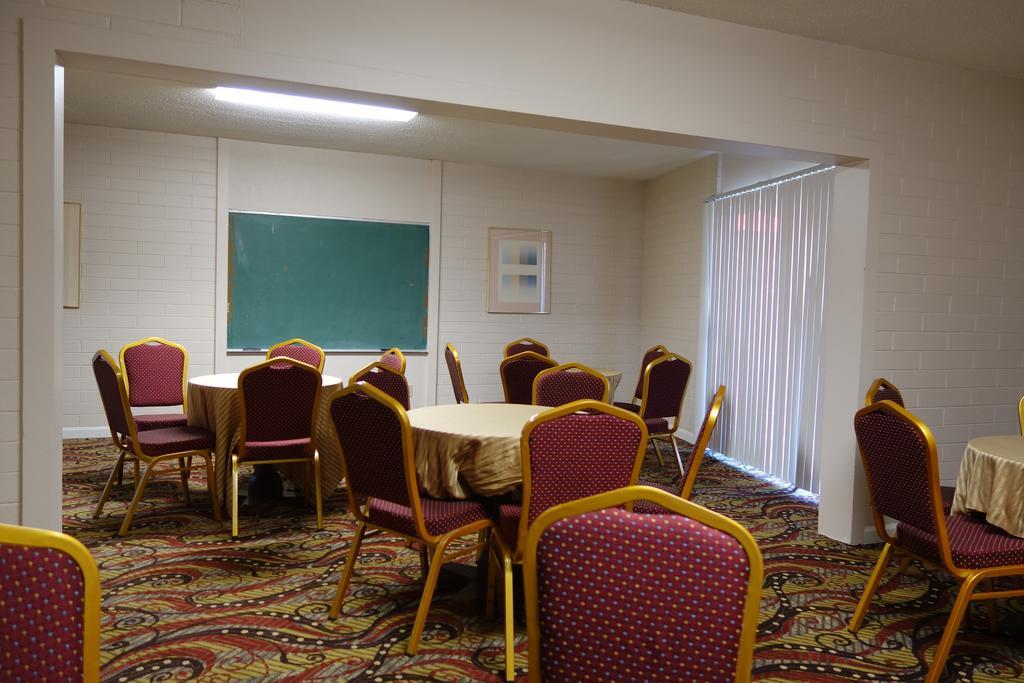 מלון North Highlands Ramada By Wyndham Sacramento מראה חיצוני תמונה
