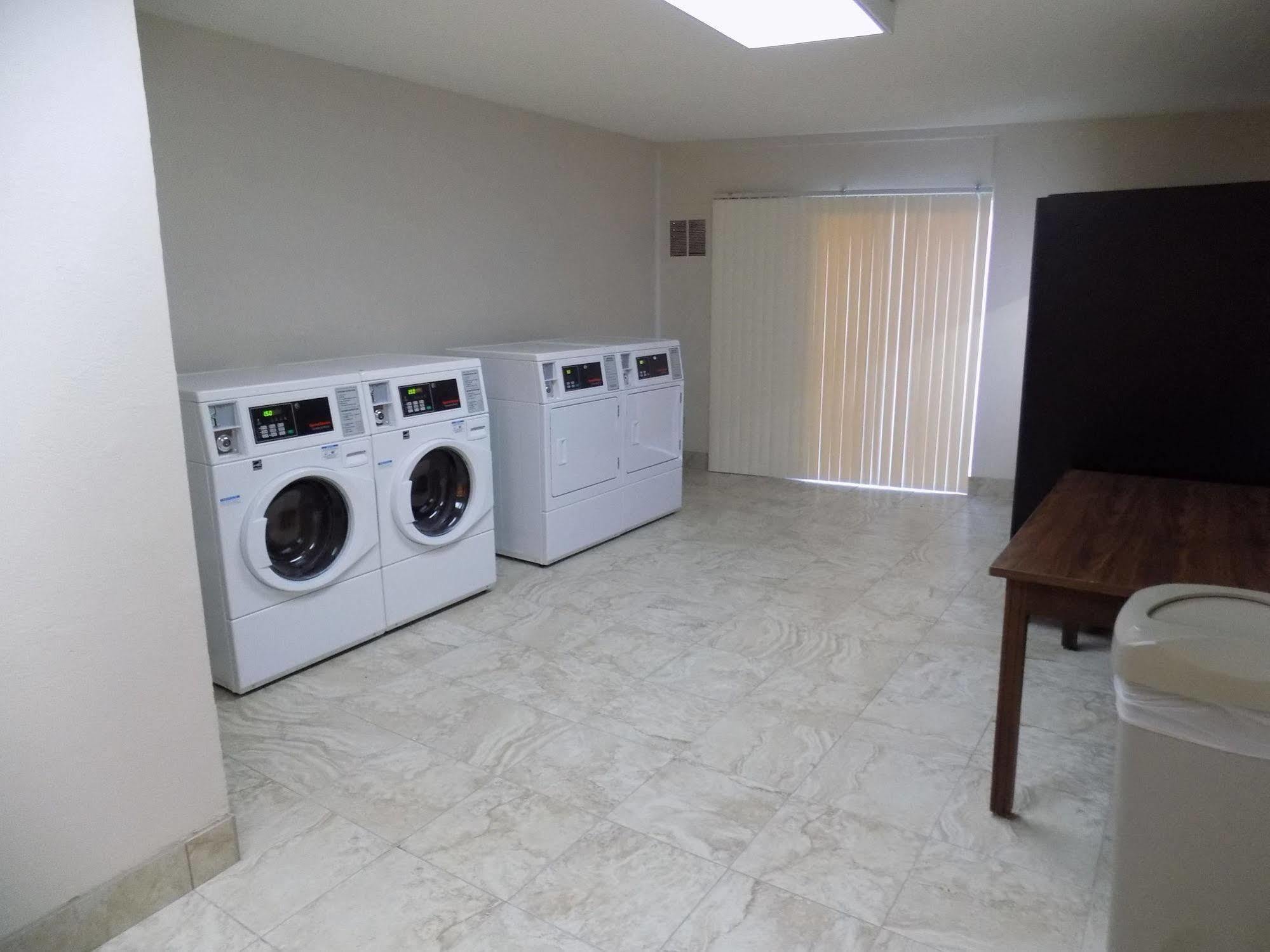 מלון North Highlands Ramada By Wyndham Sacramento מראה חיצוני תמונה